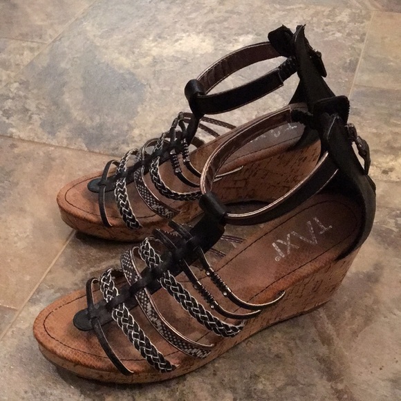 Wedge heels - Picture 1 of 2